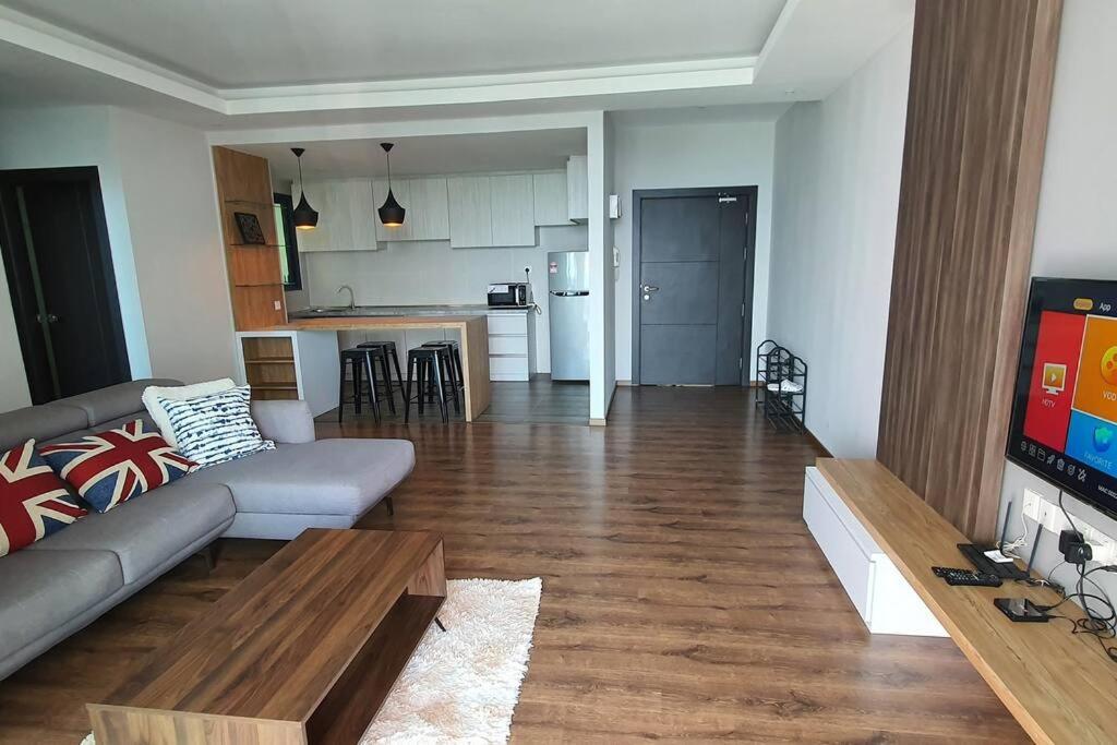 Close Lovely Vivacity Jazz Suite Cozy Condo With 2 Cards Kuching Buitenkant foto